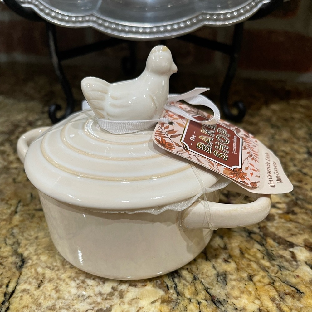 The Bakeshop mini casserole covered baking dish - chicken figurial topper NEW - Picture 1 of 8